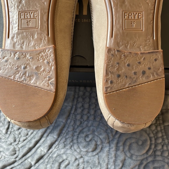 Frye Women’s Leather Carrie Ballet Size 9.5M. Color: Ash - Picture 7 of 9